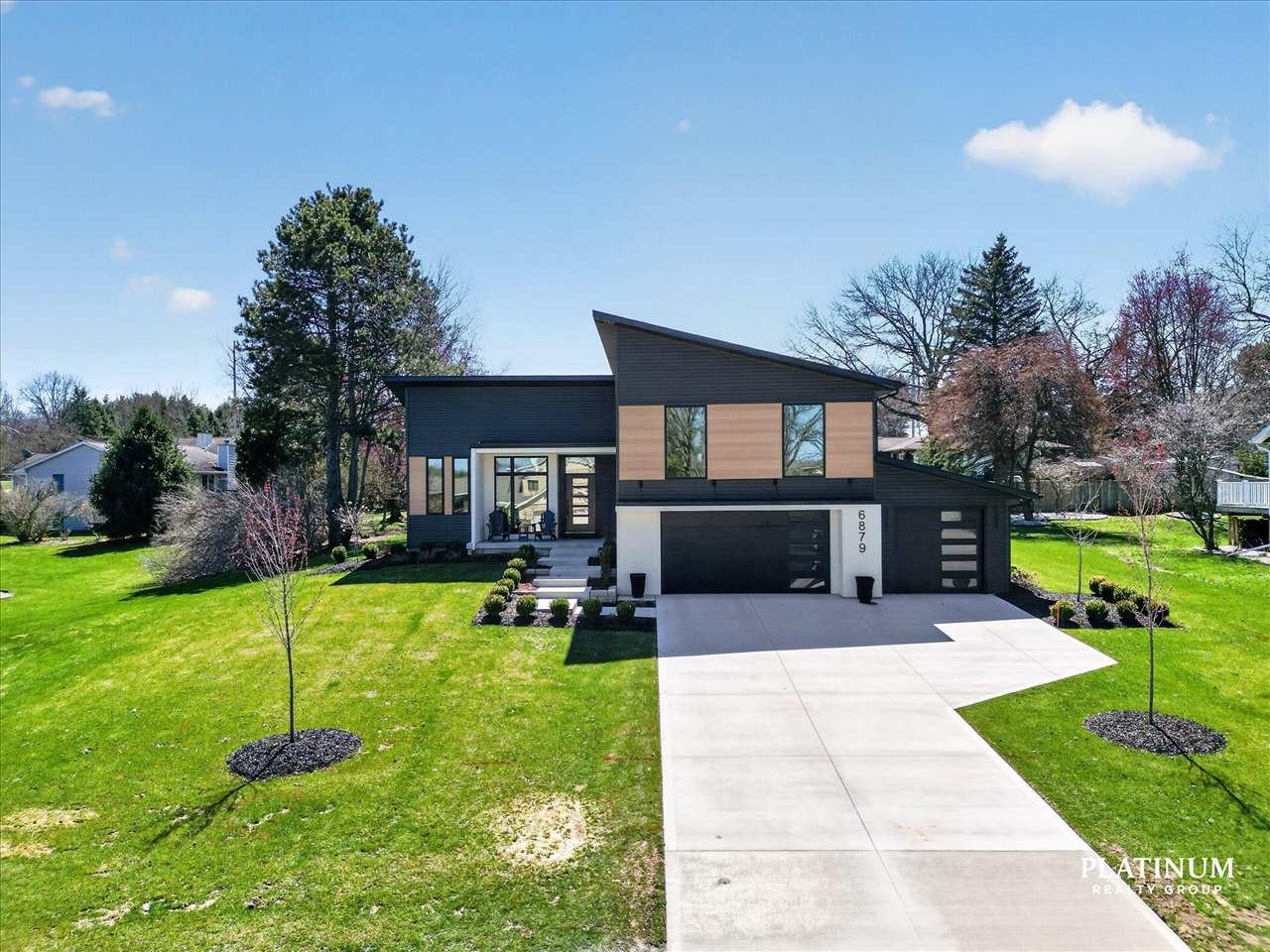 6879 Vista De Oro Drive, Rockford, MI, 49341-9469