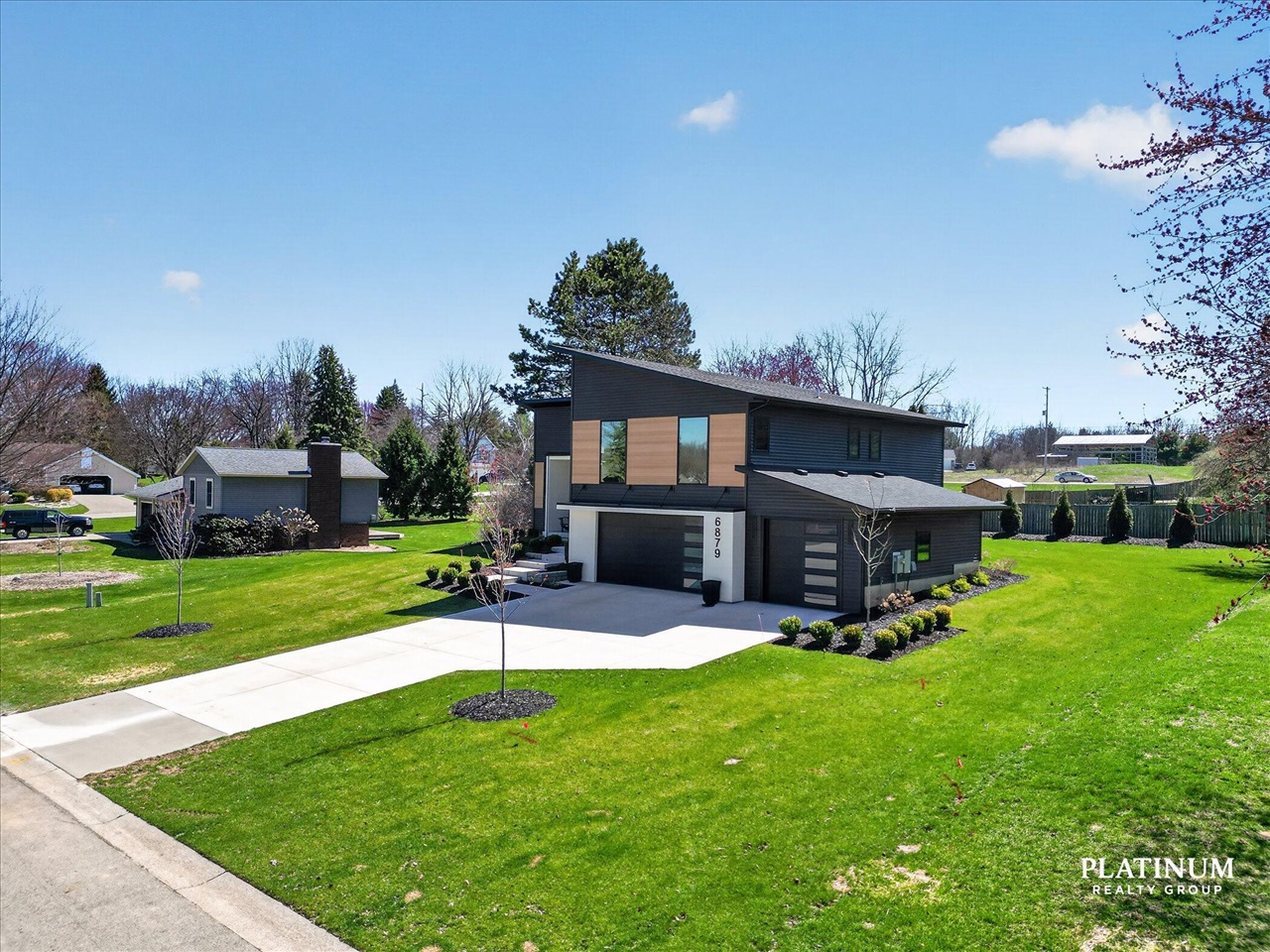 6879 Vista De Oro Drive, Rockford, MI, 49341-9469