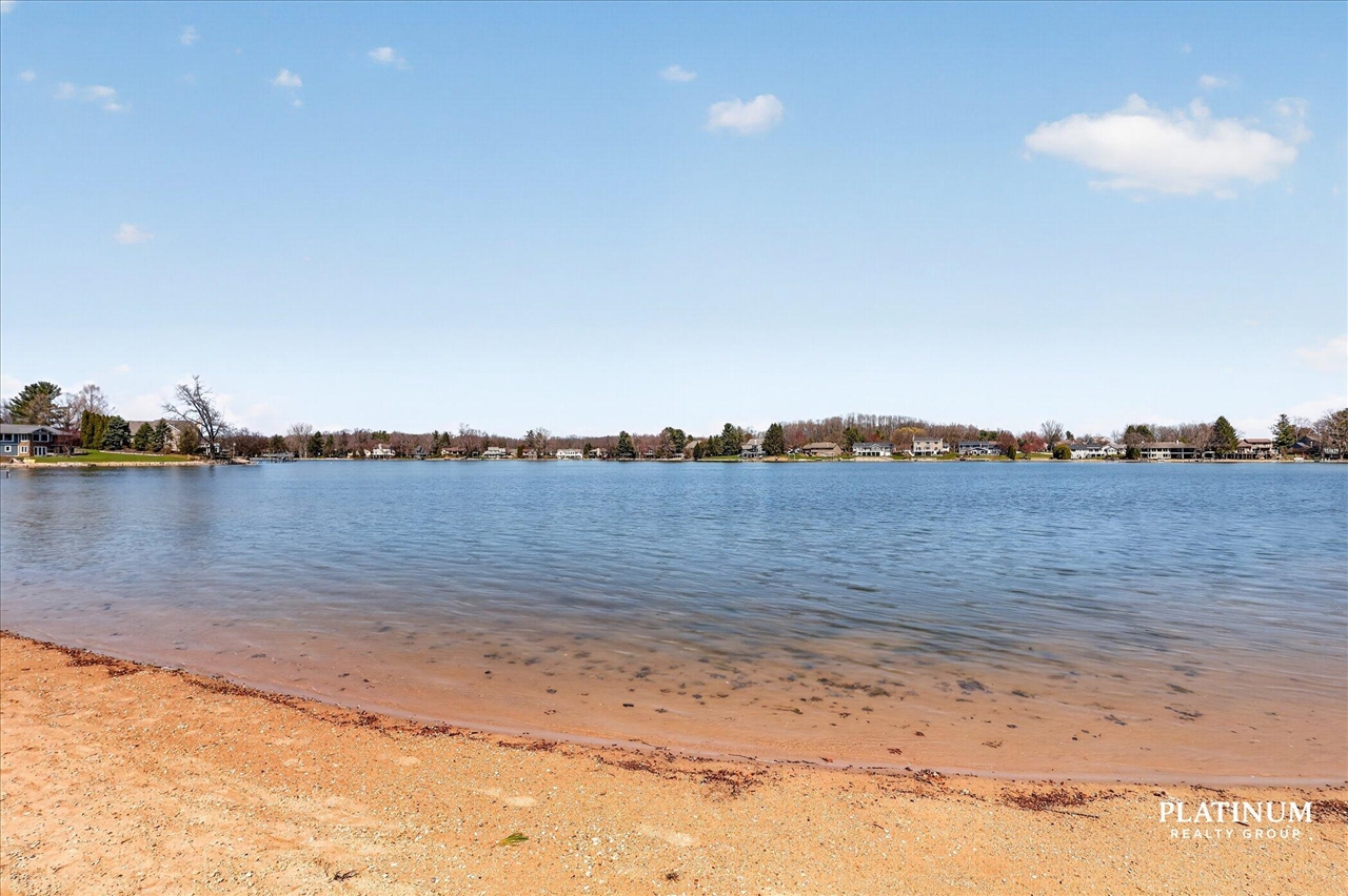 6879 Vista De Oro Drive, Rockford, MI, 49341-9469