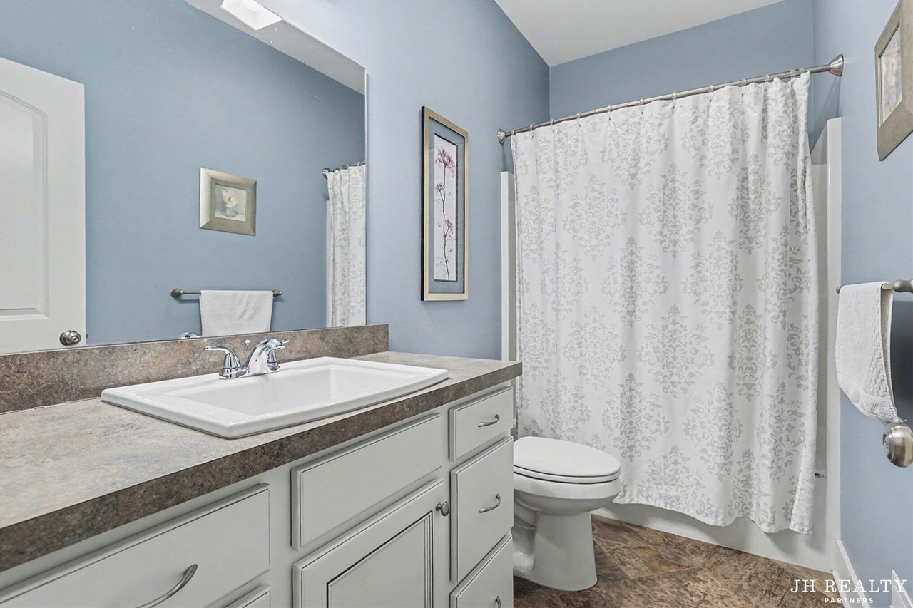 2627 Oak Highland Court, Lowell, MI, 49331