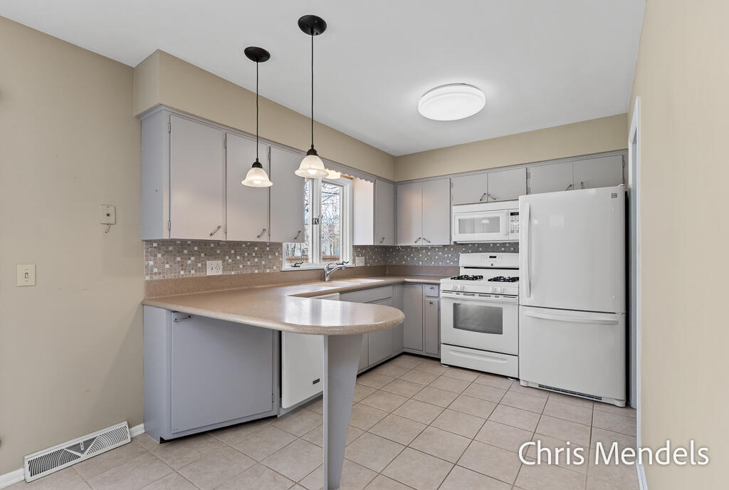 313 Robbins Road, Grand Haven, MI, 49417-9315