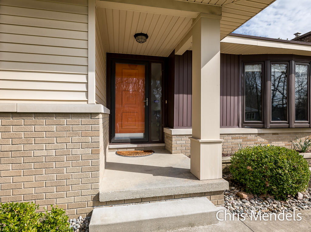 313 Robbins Road, Grand Haven, MI, 49417-9315