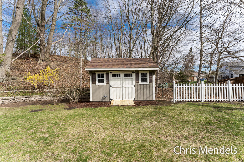 313 Robbins Road, Grand Haven, MI, 49417-9315