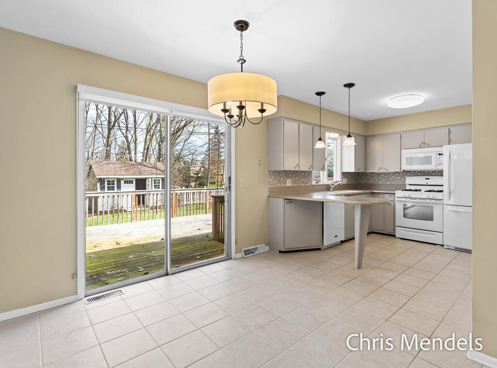 313 Robbins Road, Grand Haven, MI, 49417-9315