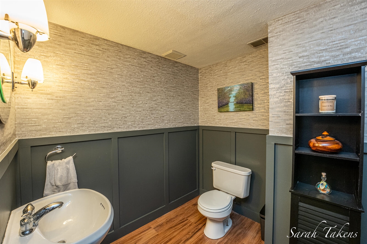 1106 Brookway Court, Norton Shores, MI, 49441-7007