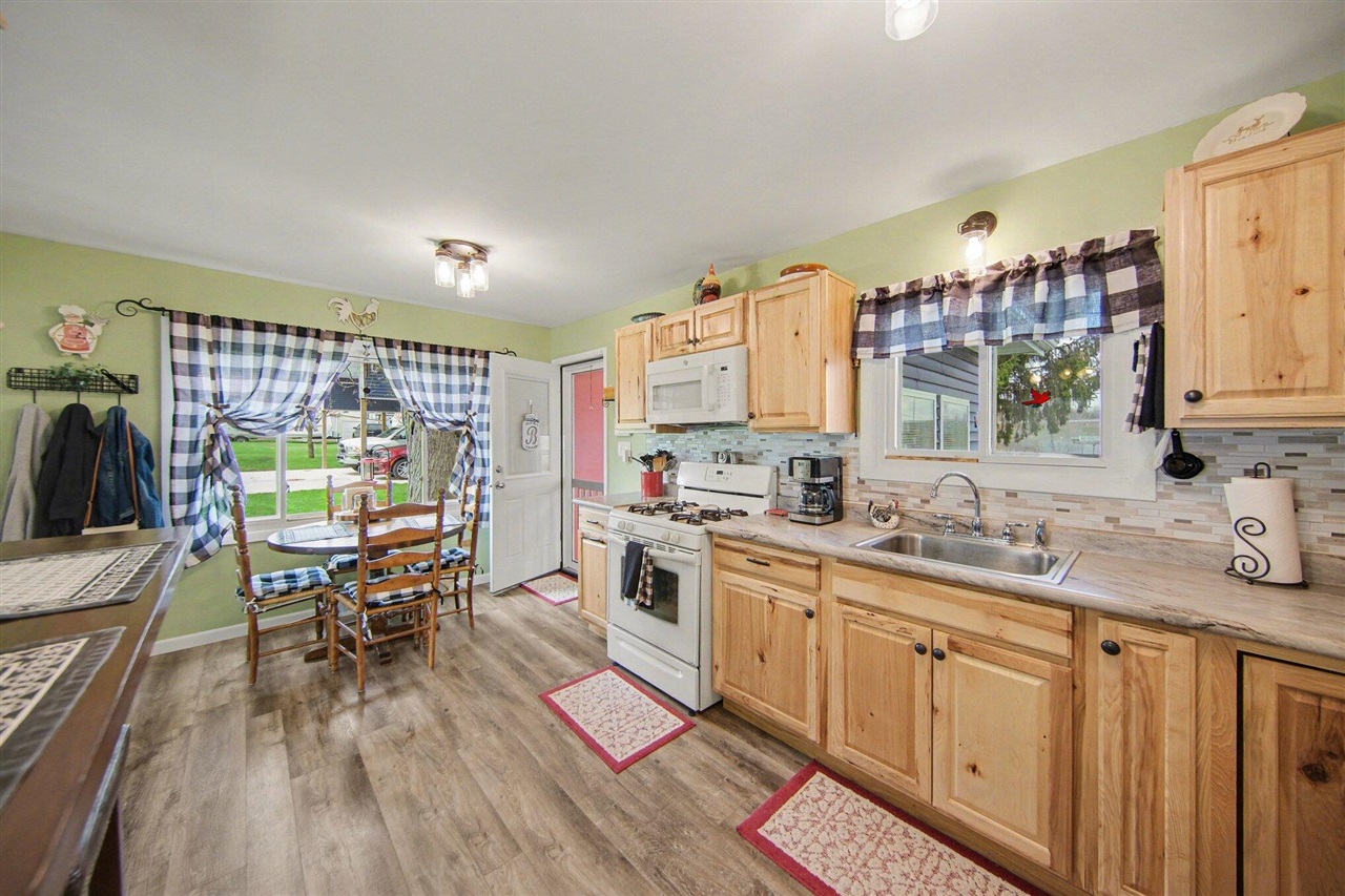 302 Hillsdale Street, Jackson, MI, 49202-2244