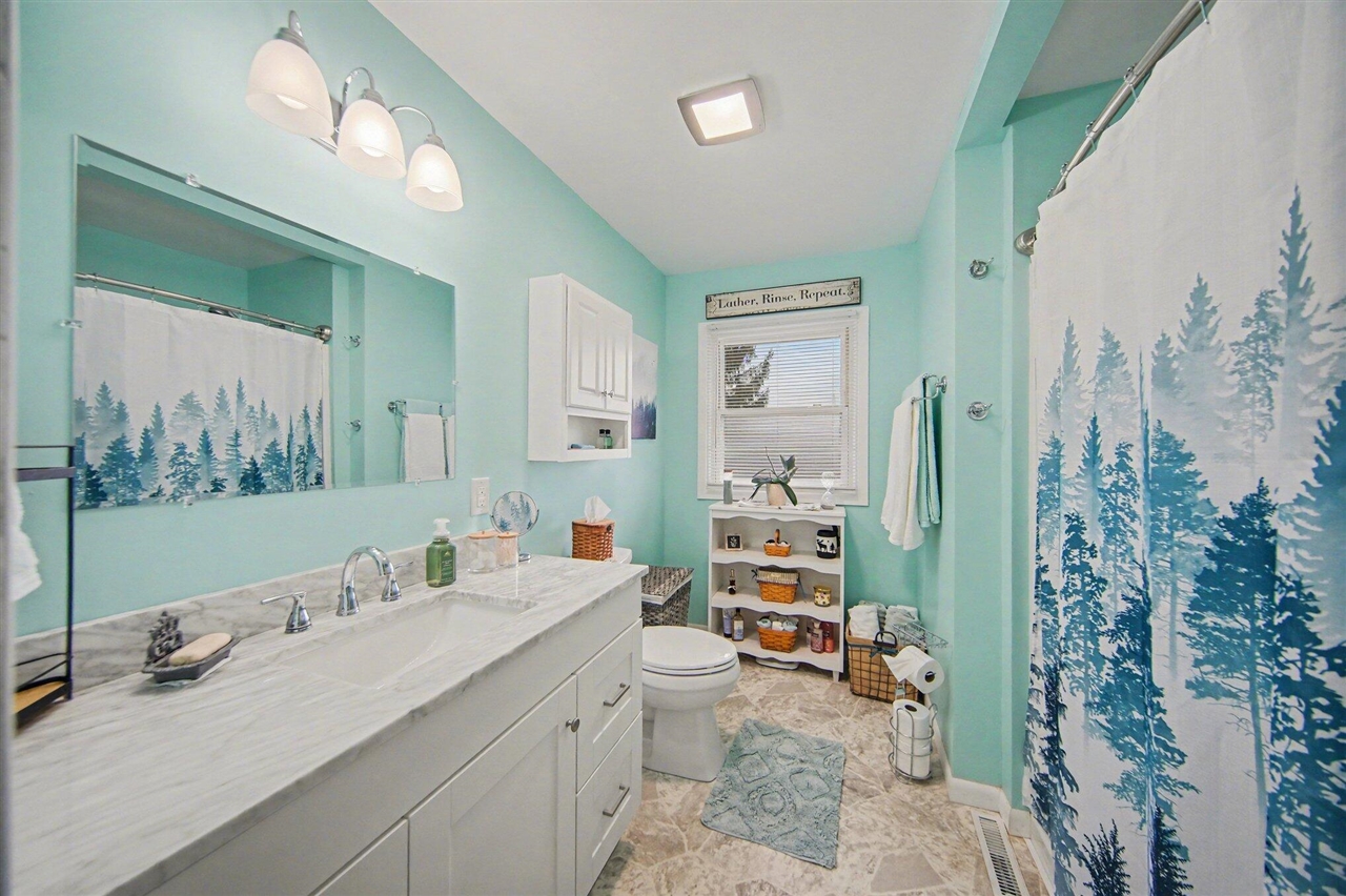 302 Hillsdale Street, Jackson, MI, 49202-2244