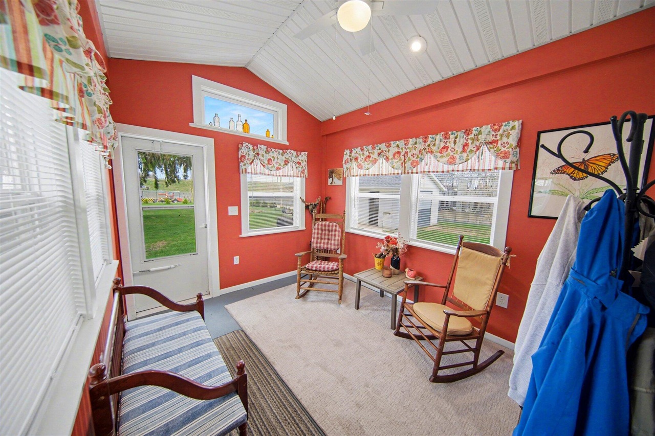 302 Hillsdale Street, Jackson, MI, 49202-2244