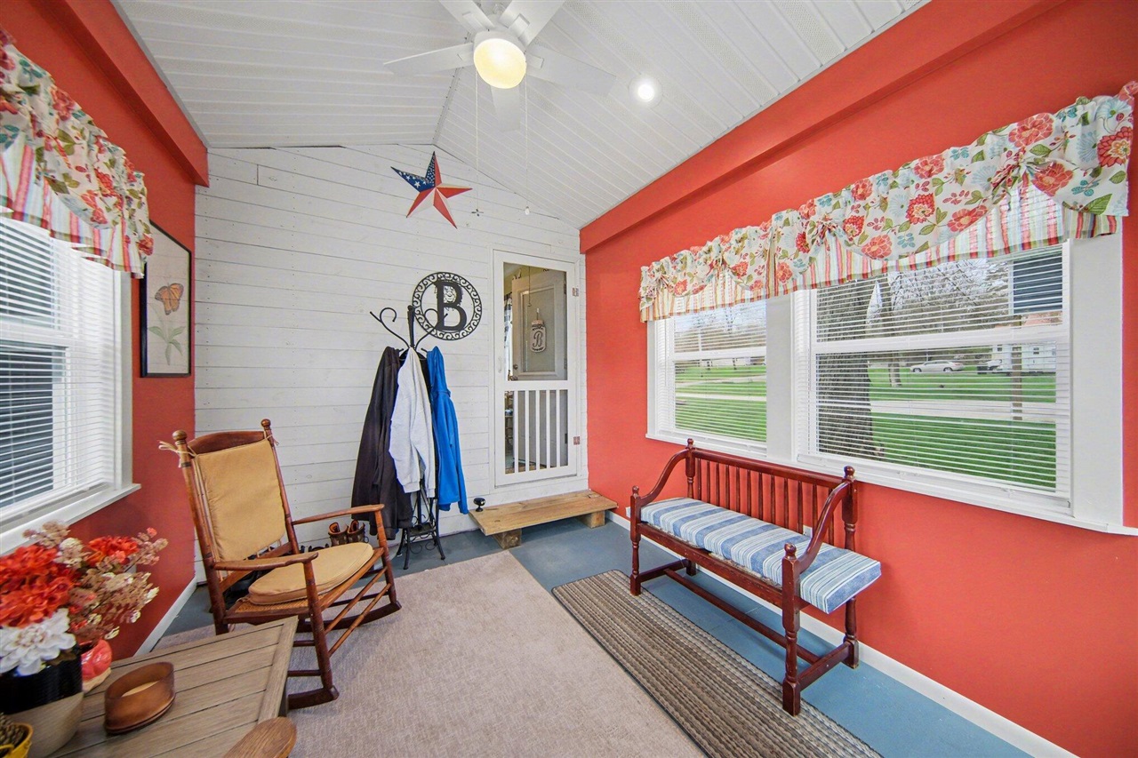 302 Hillsdale Street, Jackson, MI, 49202-2244