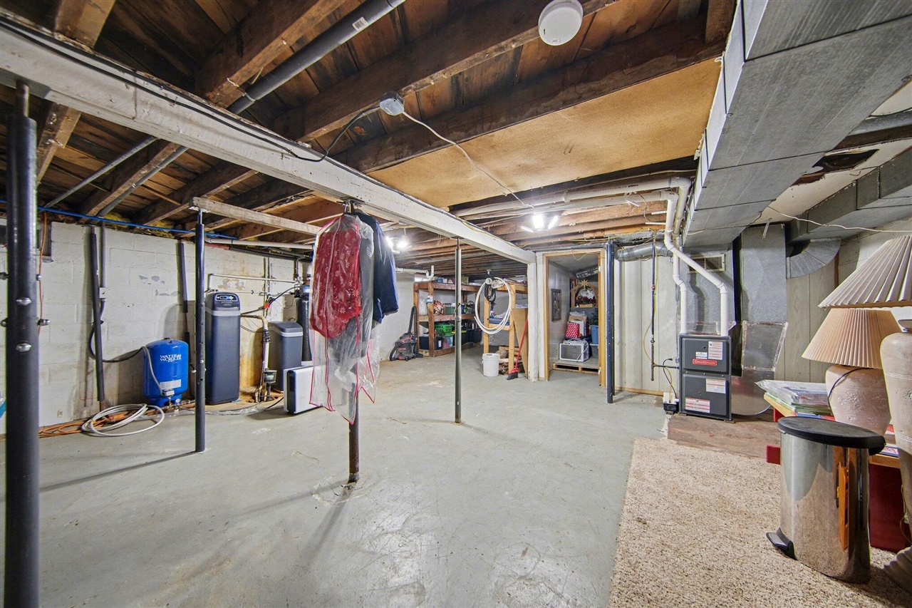 302 Hillsdale Street, Jackson, MI, 49202-2244