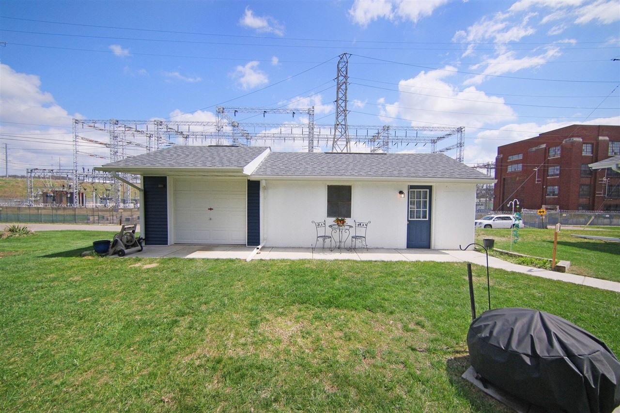 302 Hillsdale Street, Jackson, MI, 49202-2244