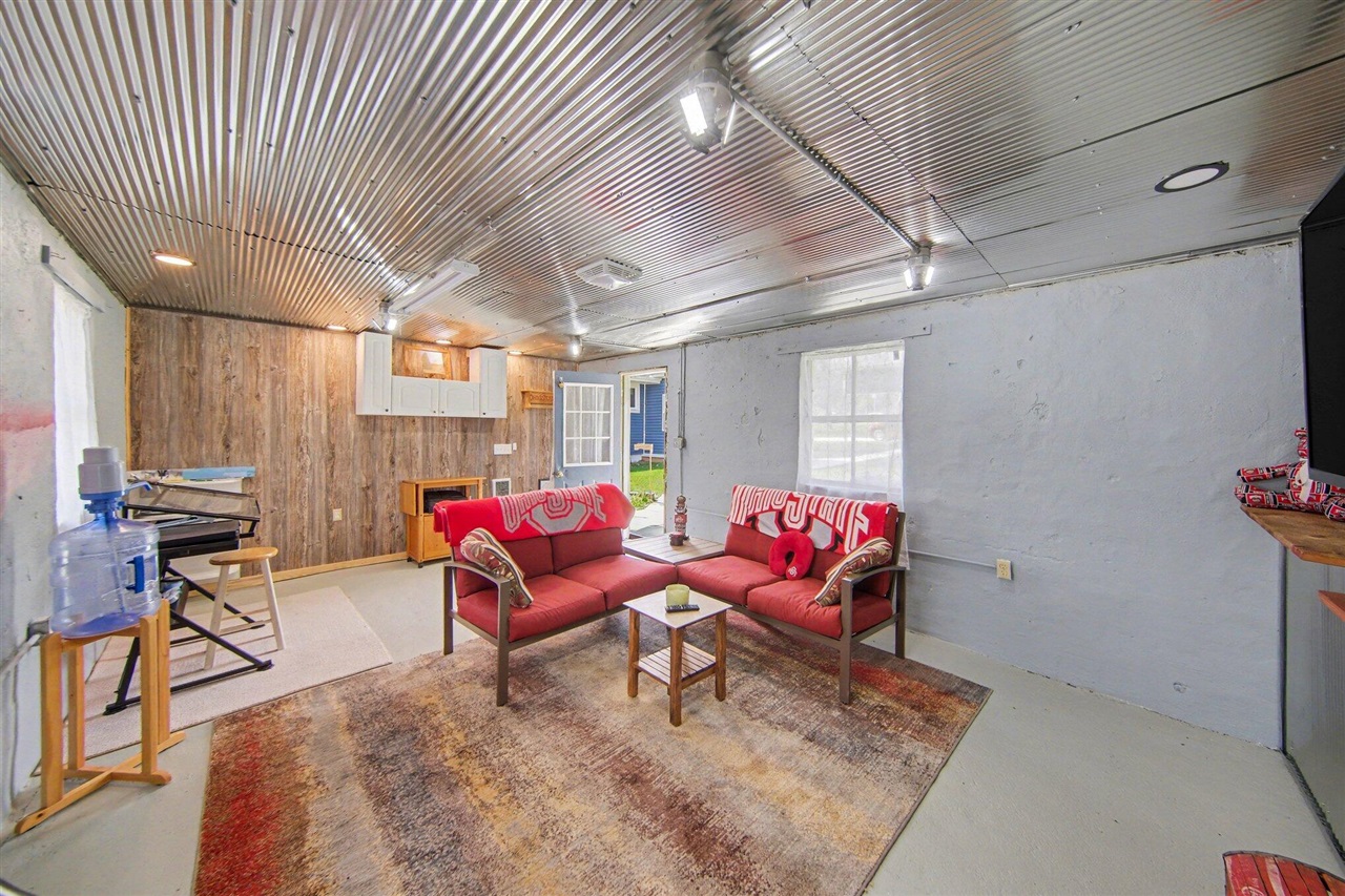 302 Hillsdale Street, Jackson, MI, 49202-2244