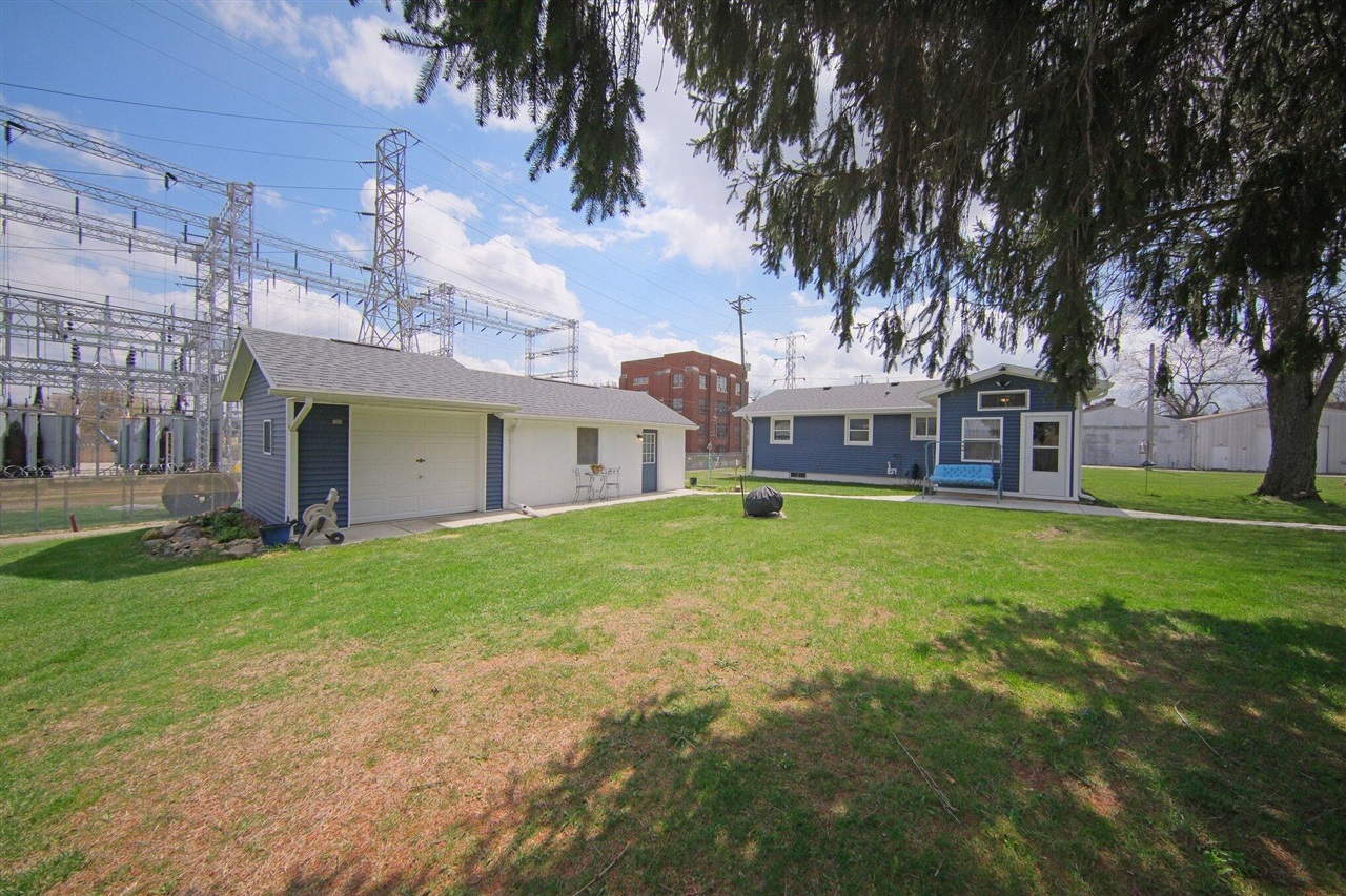 302 Hillsdale Street, Jackson, MI, 49202-2244