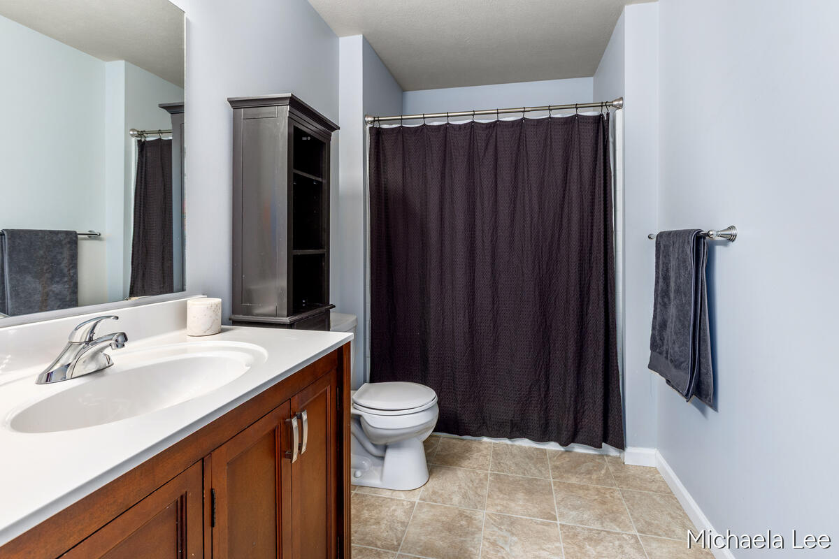 607 Nantucket Drive, Lansing, MI, 48906-5576