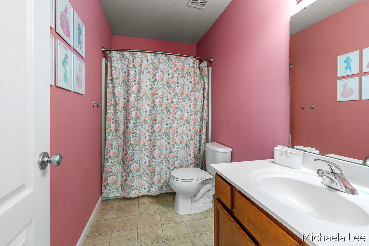 607 Nantucket Drive, Lansing, MI, 48906-5576