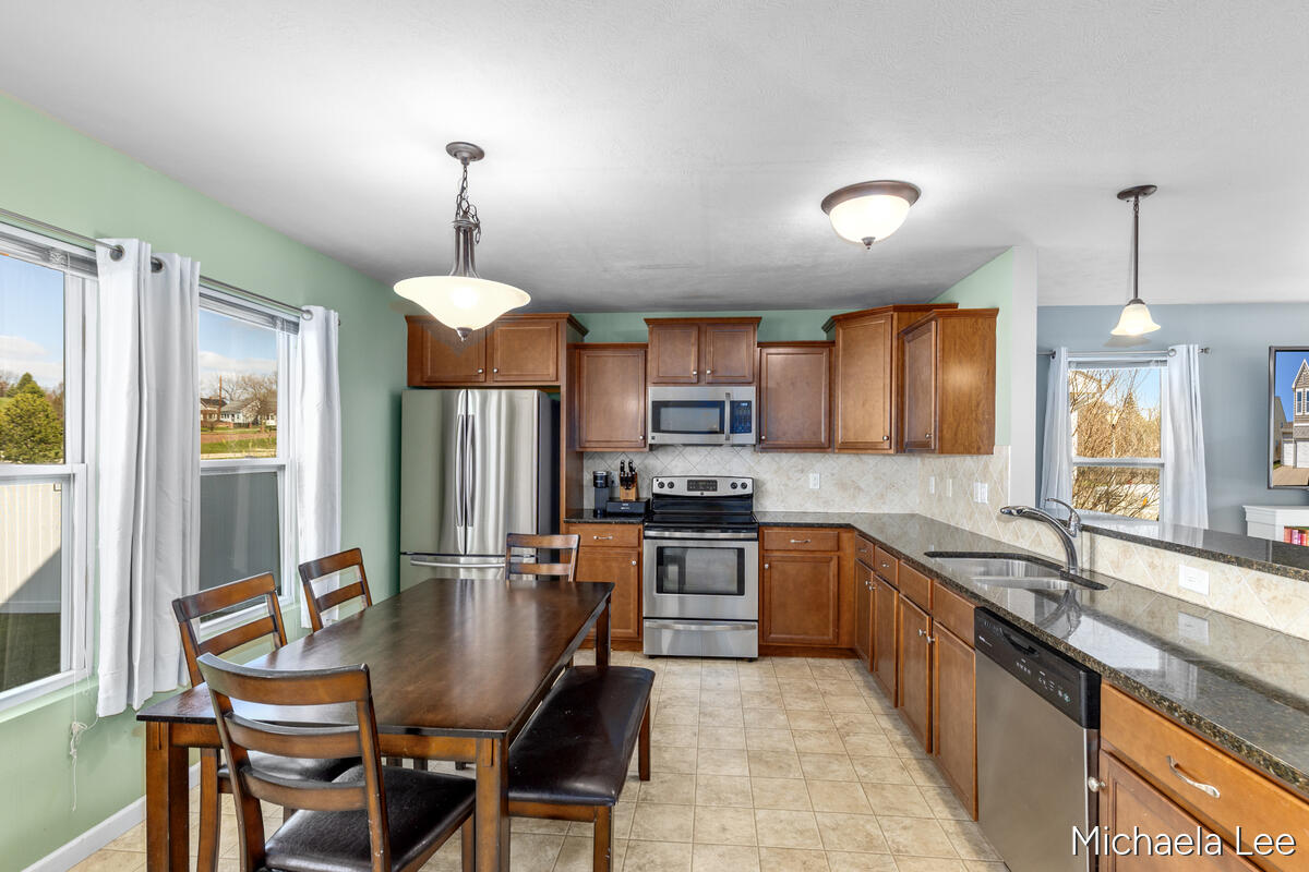 607 Nantucket Drive, Lansing, MI, 48906-5576