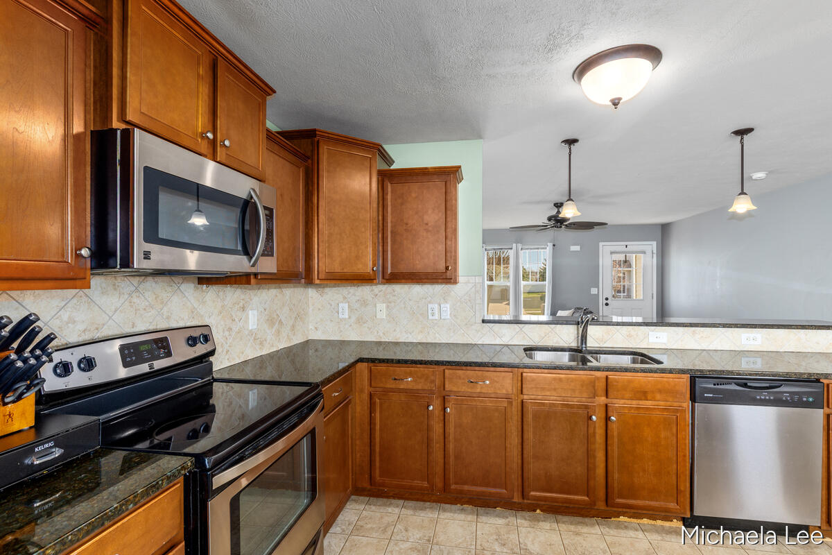 607 Nantucket Drive, Lansing, MI, 48906-5576