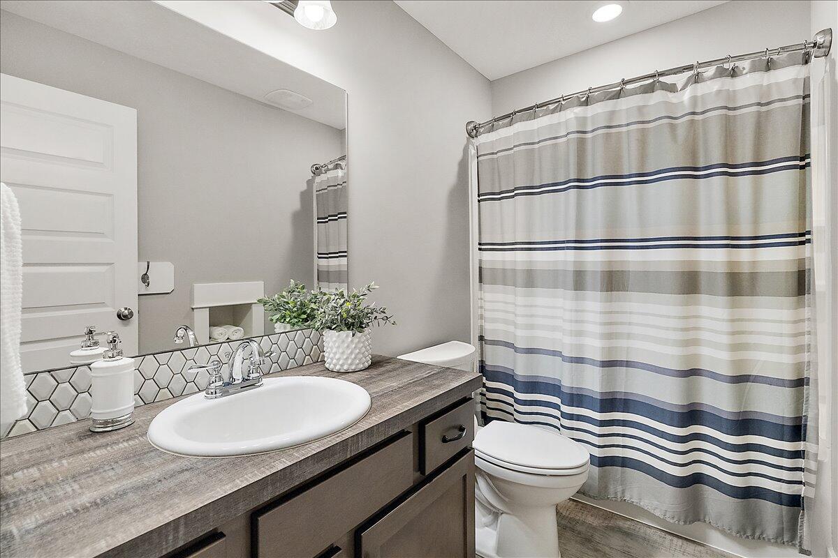 5734 Stonebridge Drive, Grandville, MI, 49418-3239