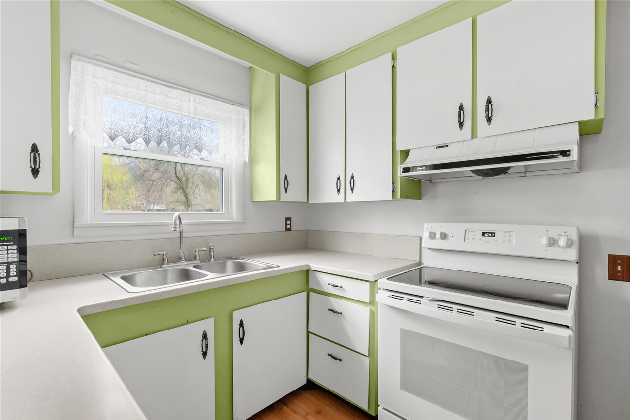 220 Mary Street, Plainwell, MI, 49080-1138