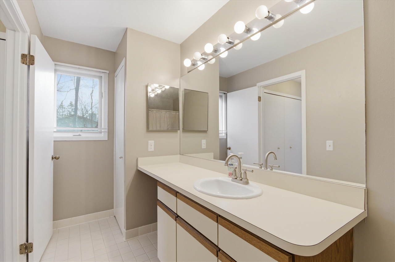 6241 Gatewood, West Bloomfield, MI, 48322-1066