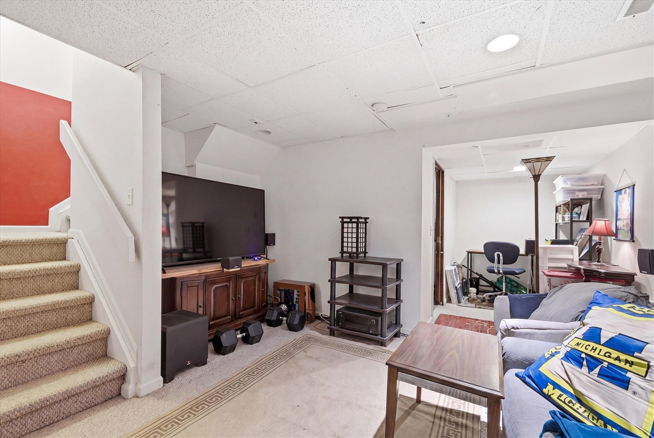 2670 Packard Road, Ann Arbor, MI, 48104-6831