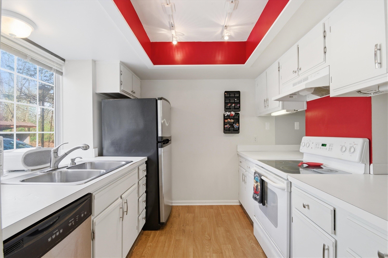2670 Packard Road, Ann Arbor, MI, 48104-6831