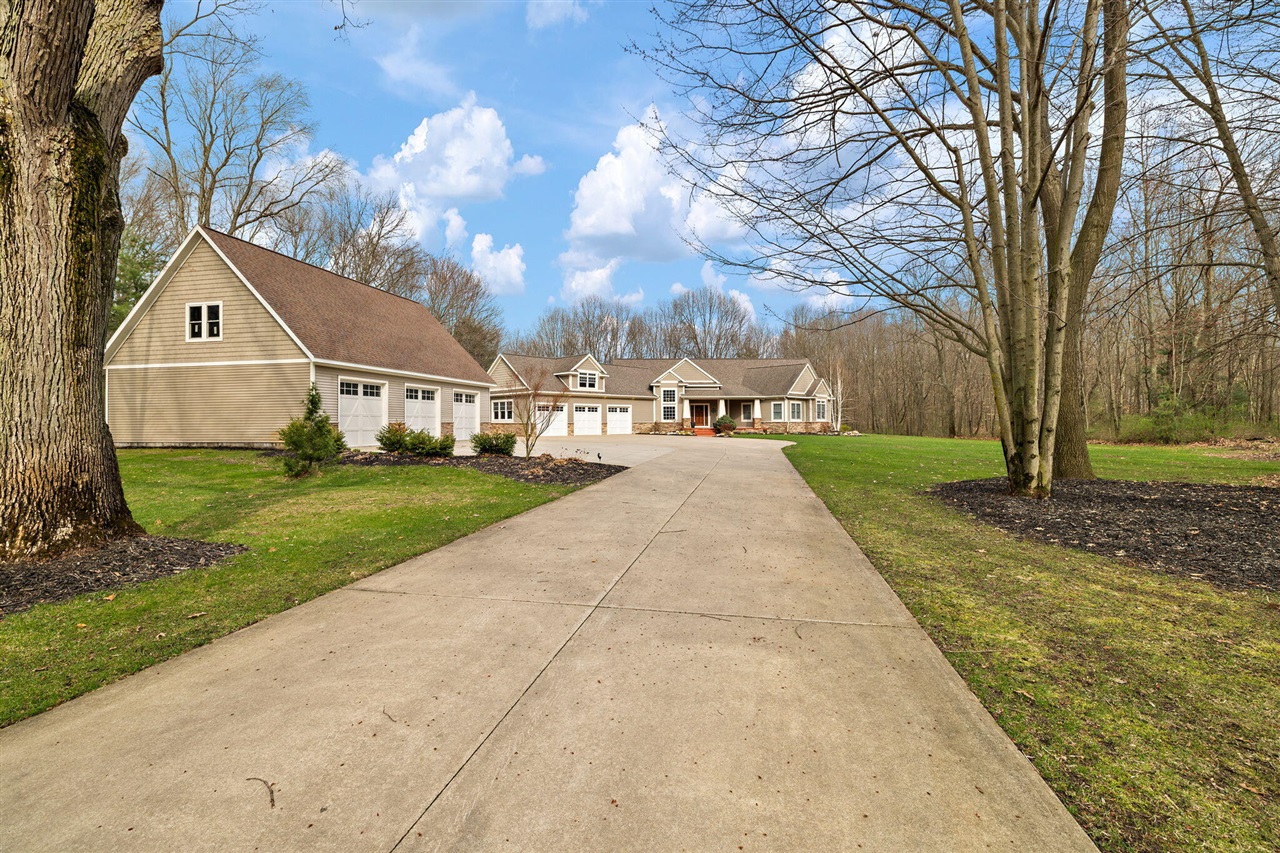 13090 Woodhaven Drive, Grand Haven, MI, 49417-8679