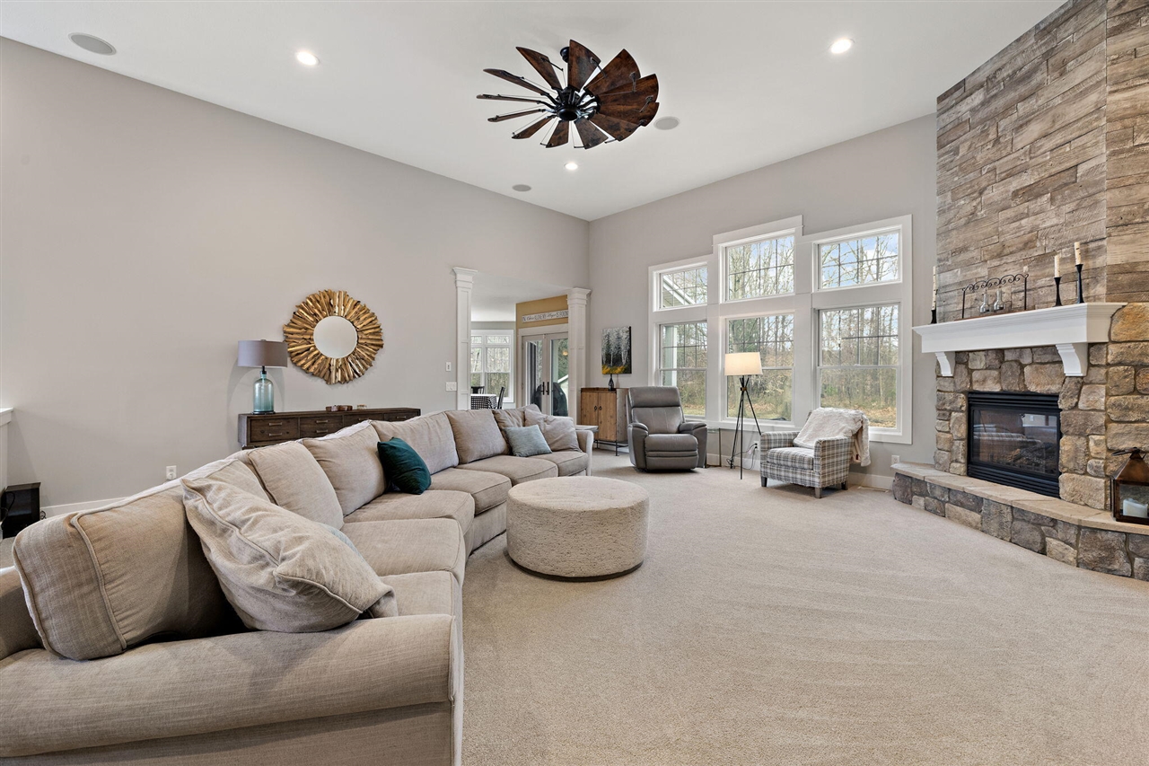 13090 Woodhaven Drive, Grand Haven, MI, 49417-8679