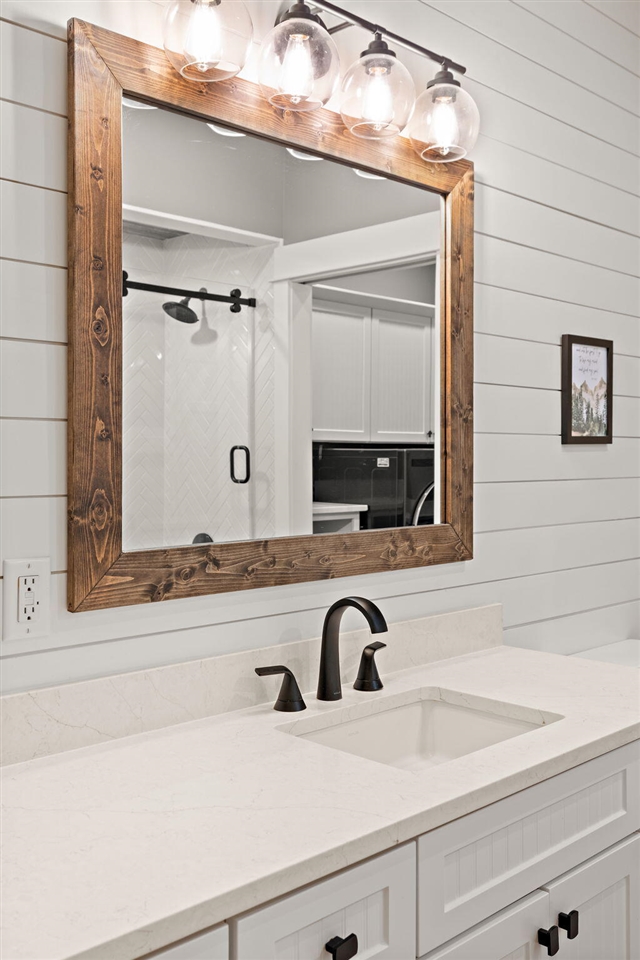 13090 Woodhaven Drive, Grand Haven, MI, 49417-8679