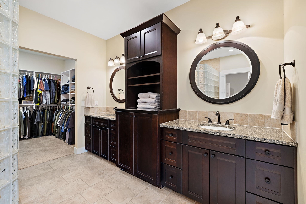 13090 Woodhaven Drive, Grand Haven, MI, 49417-8679