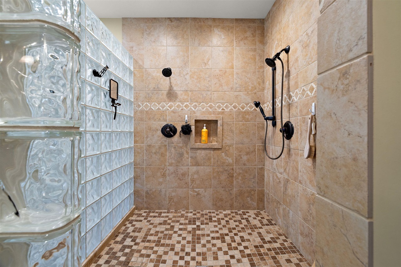 13090 Woodhaven Drive, Grand Haven, MI, 49417-8679