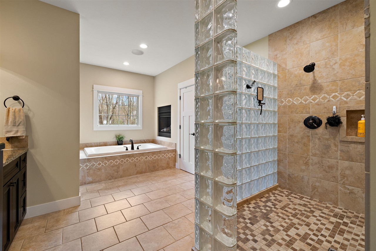 13090 Woodhaven Drive, Grand Haven, MI, 49417-8679