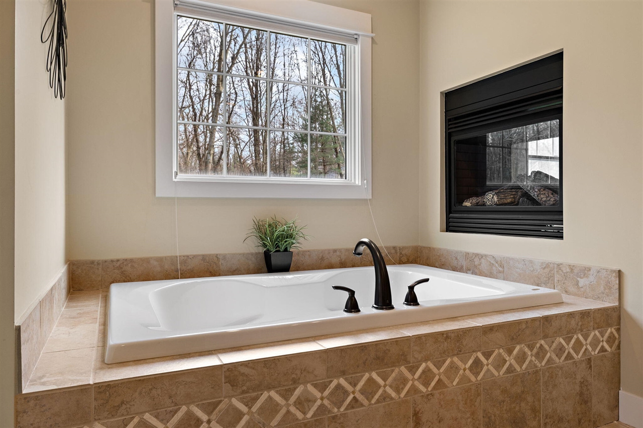 13090 Woodhaven Drive, Grand Haven, MI, 49417-8679