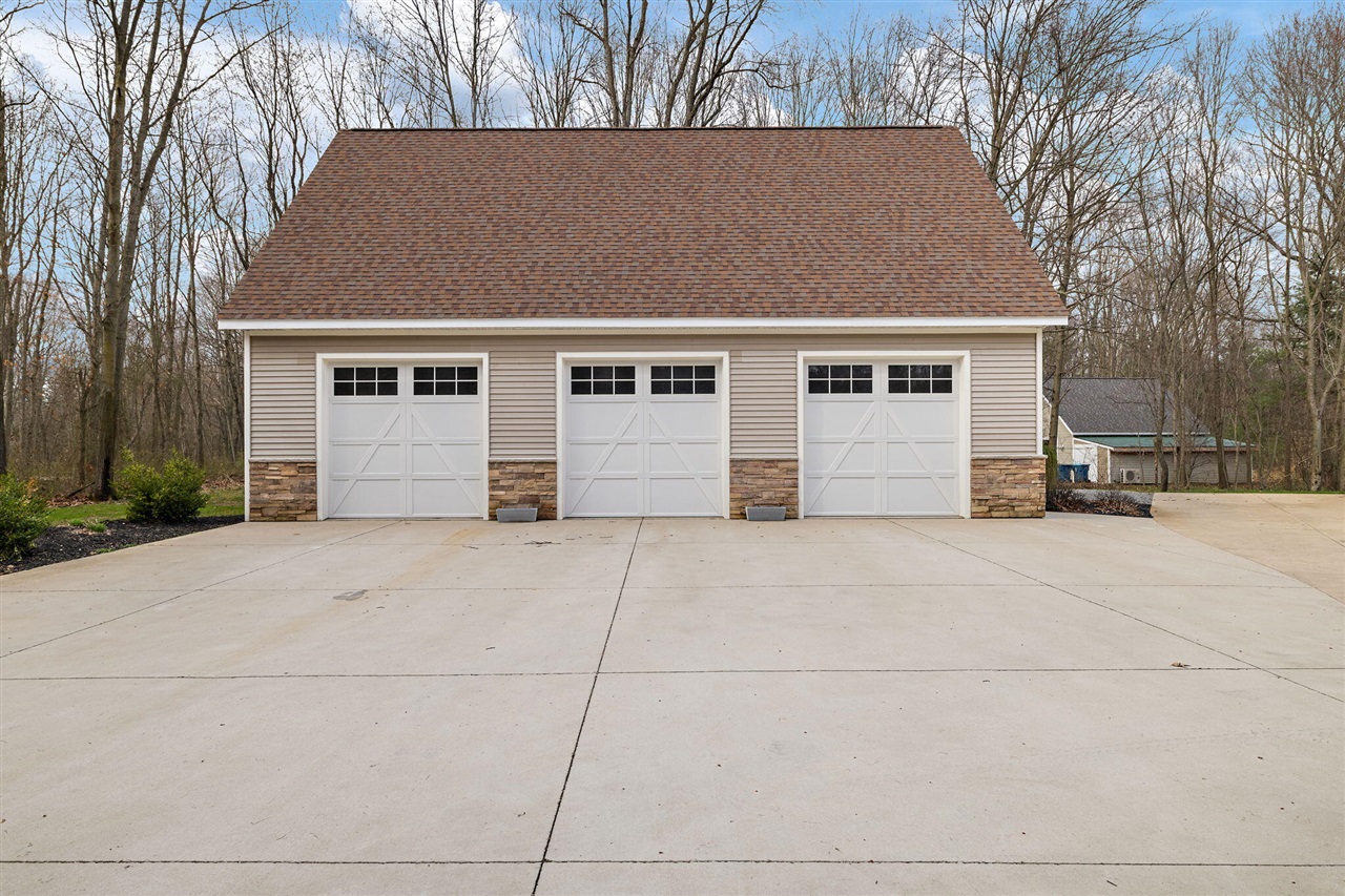 13090 Woodhaven Drive, Grand Haven, MI, 49417-8679