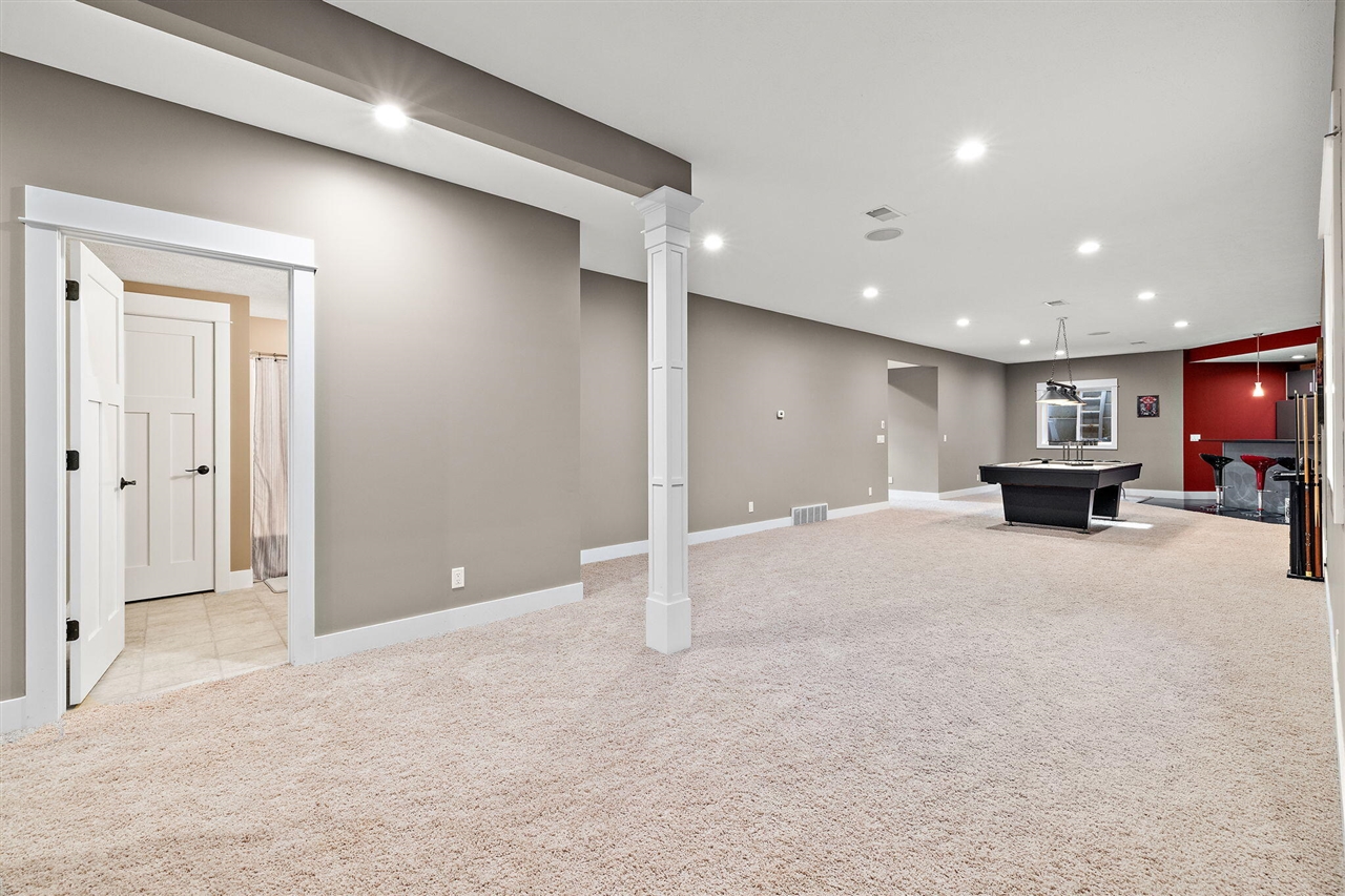 13090 Woodhaven Drive, Grand Haven, MI, 49417-8679