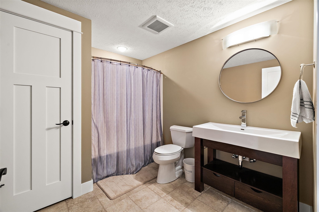 13090 Woodhaven Drive, Grand Haven, MI, 49417-8679