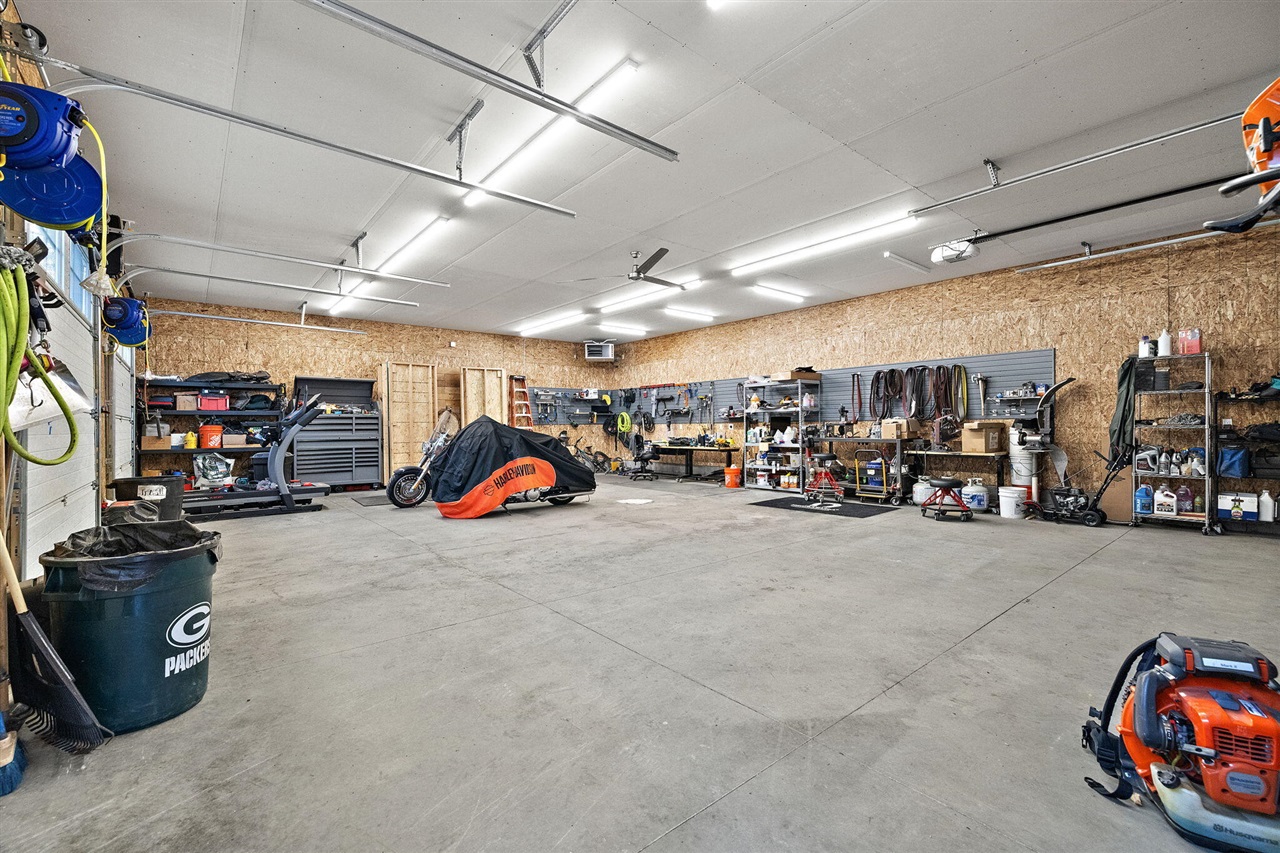 13090 Woodhaven Drive, Grand Haven, MI, 49417-8679