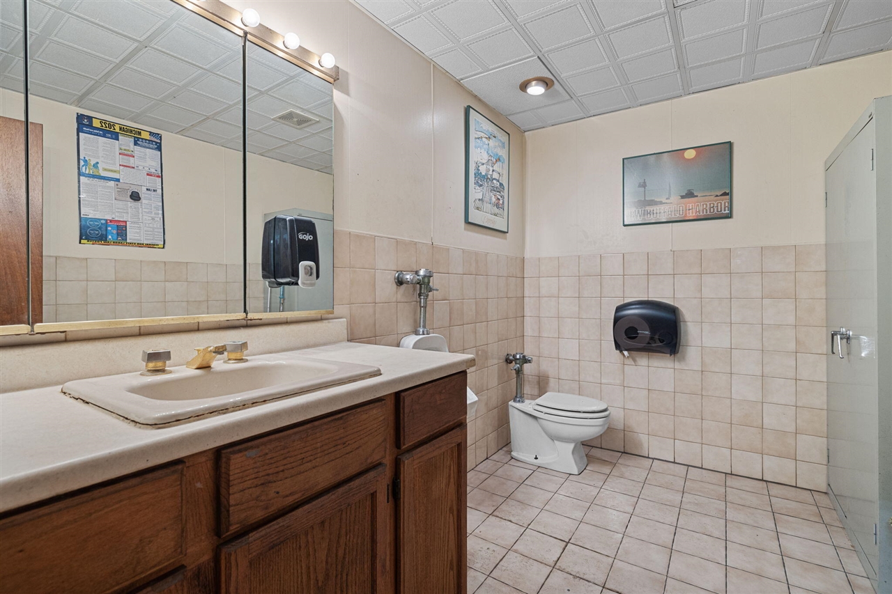 819 W Buffalo Street, New Buffalo, MI, 49117-1213