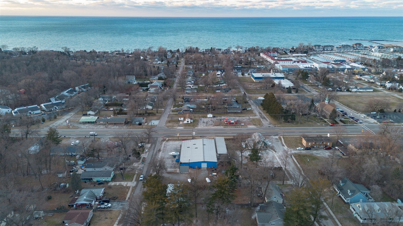 819 W Buffalo Street, New Buffalo, MI, 49117-1213