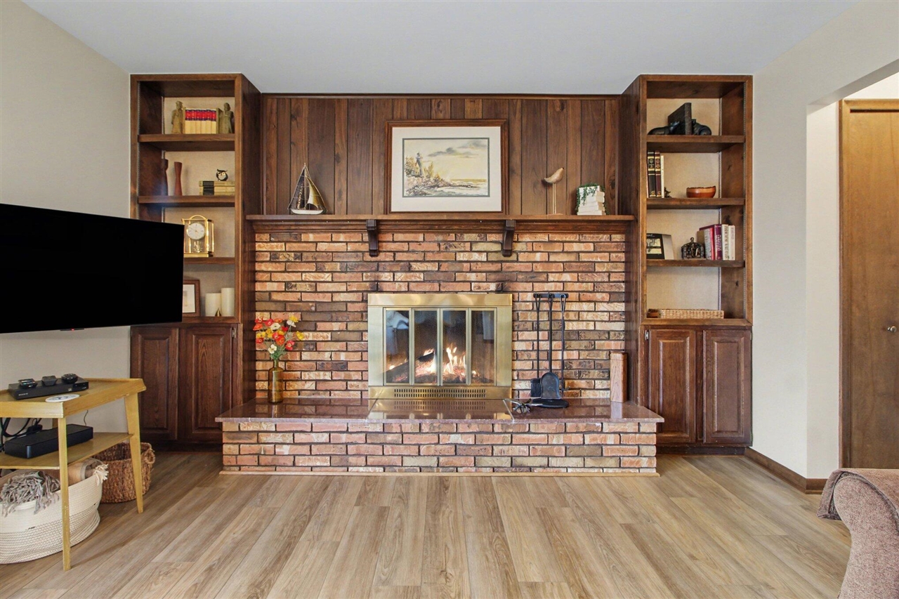 8409 Crestshire Drive, Ypsilanti, MI, 48197-9327