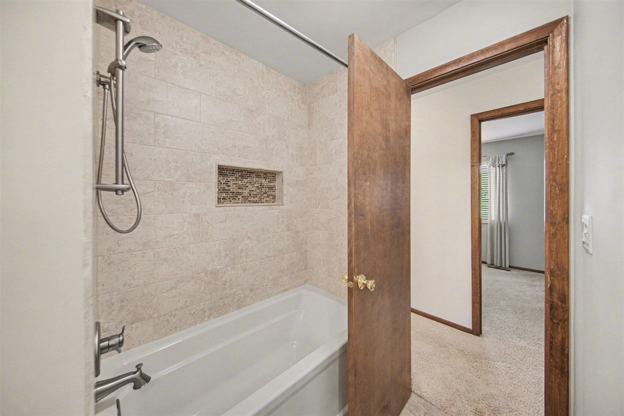 8409 Crestshire Drive, Ypsilanti, MI, 48197-9327