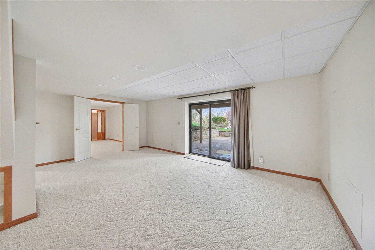 8409 Crestshire Drive, Ypsilanti, MI, 48197-9327