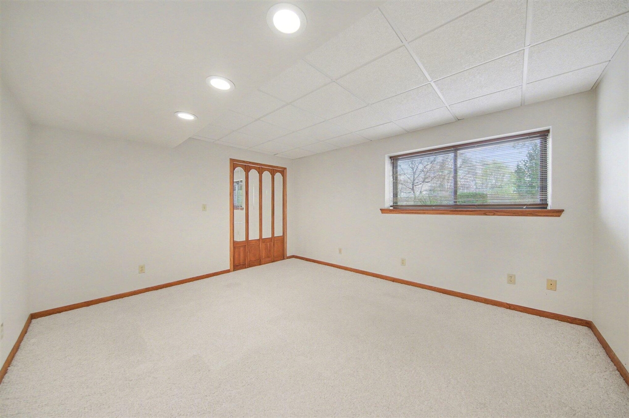 8409 Crestshire Drive, Ypsilanti, MI, 48197-9327