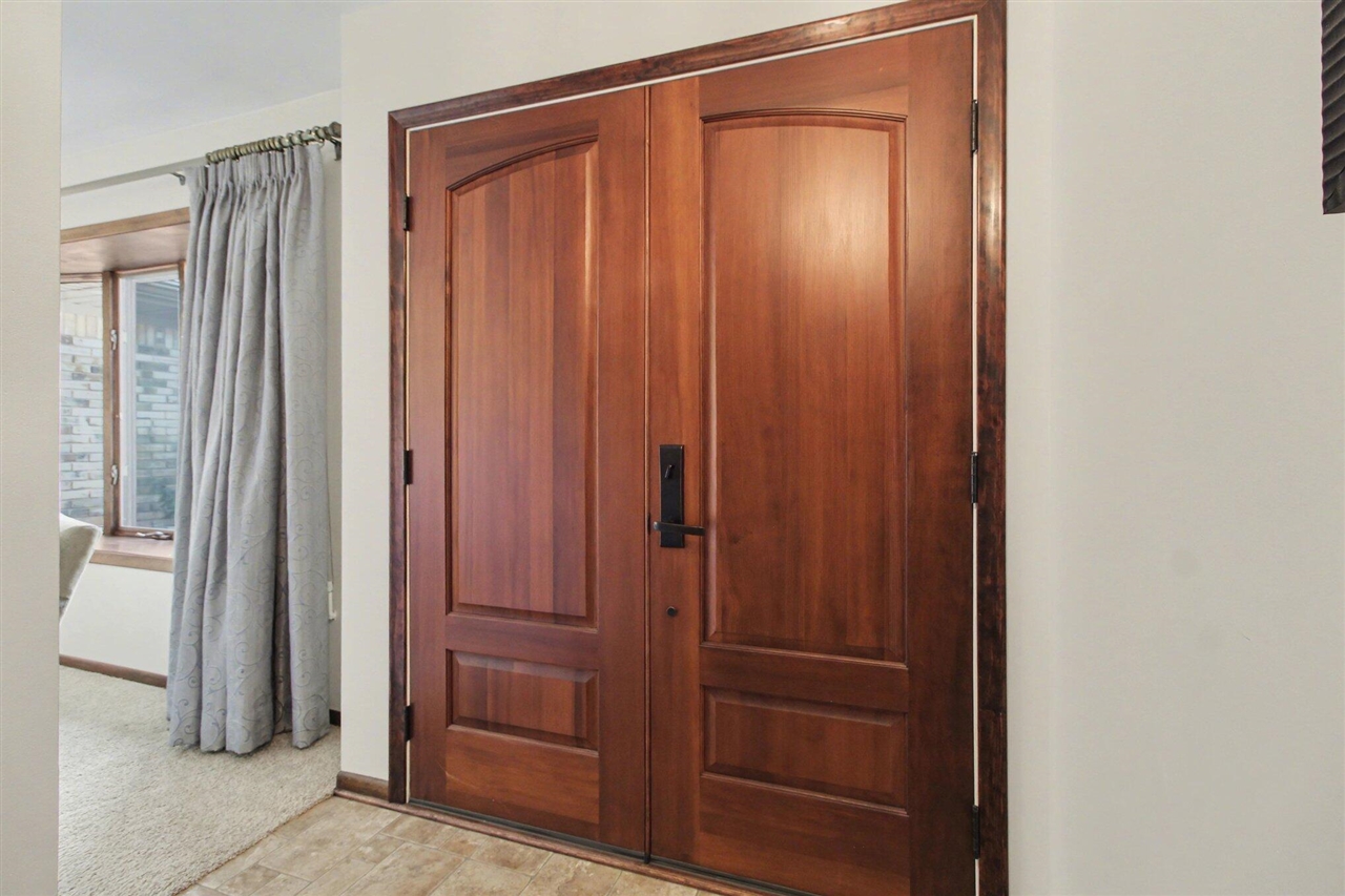 8409 Crestshire Drive, Ypsilanti, MI, 48197-9327