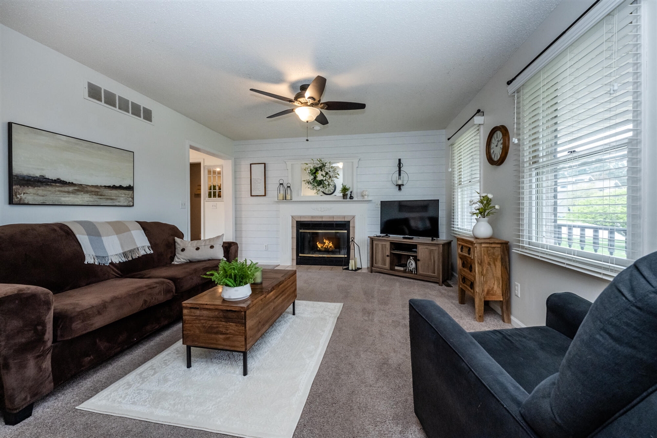 1460 Country Knoll Place, Saint Joseph, MI, 49085-9491