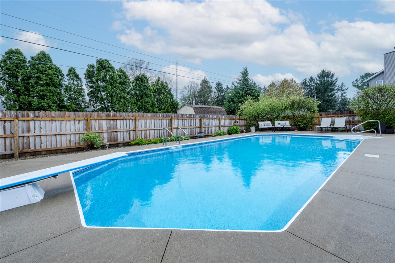 1460 Country Knoll Place, Saint Joseph, MI, 49085-9491