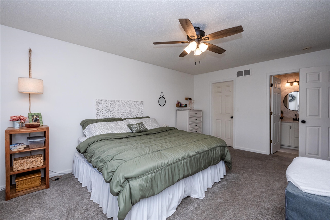 1460 Country Knoll Place, Saint Joseph, MI, 49085-9491