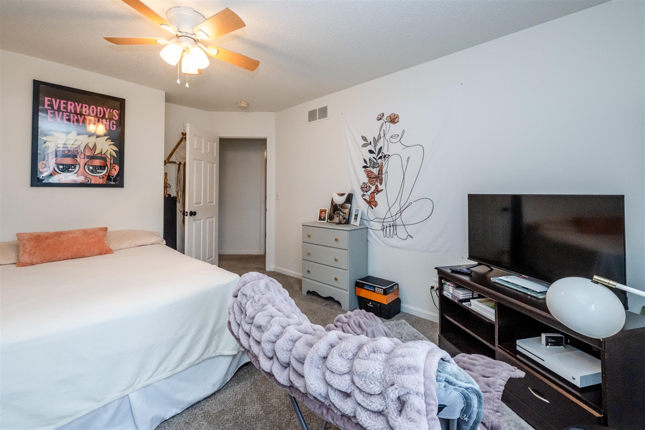 1460 Country Knoll Place, Saint Joseph, MI, 49085-9491