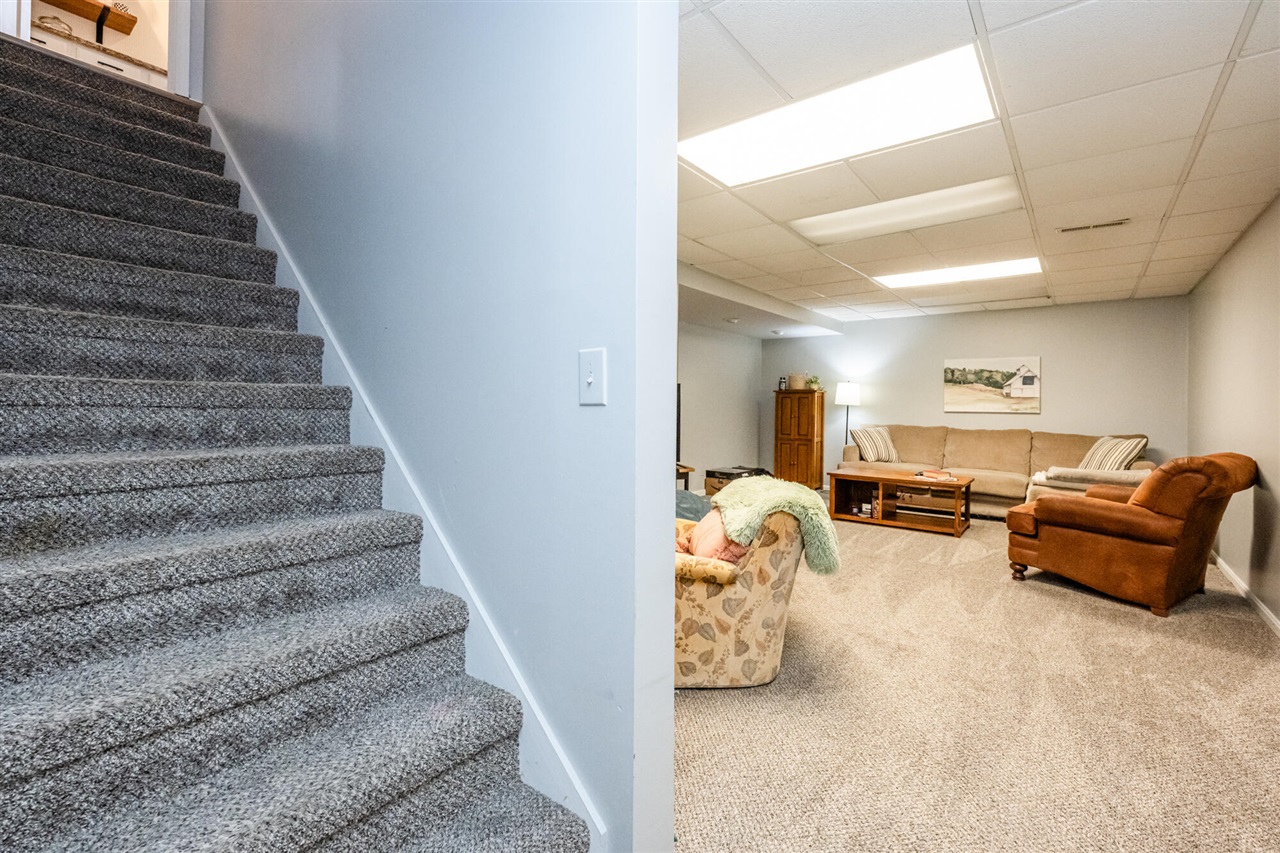 1460 Country Knoll Place, Saint Joseph, MI, 49085-9491