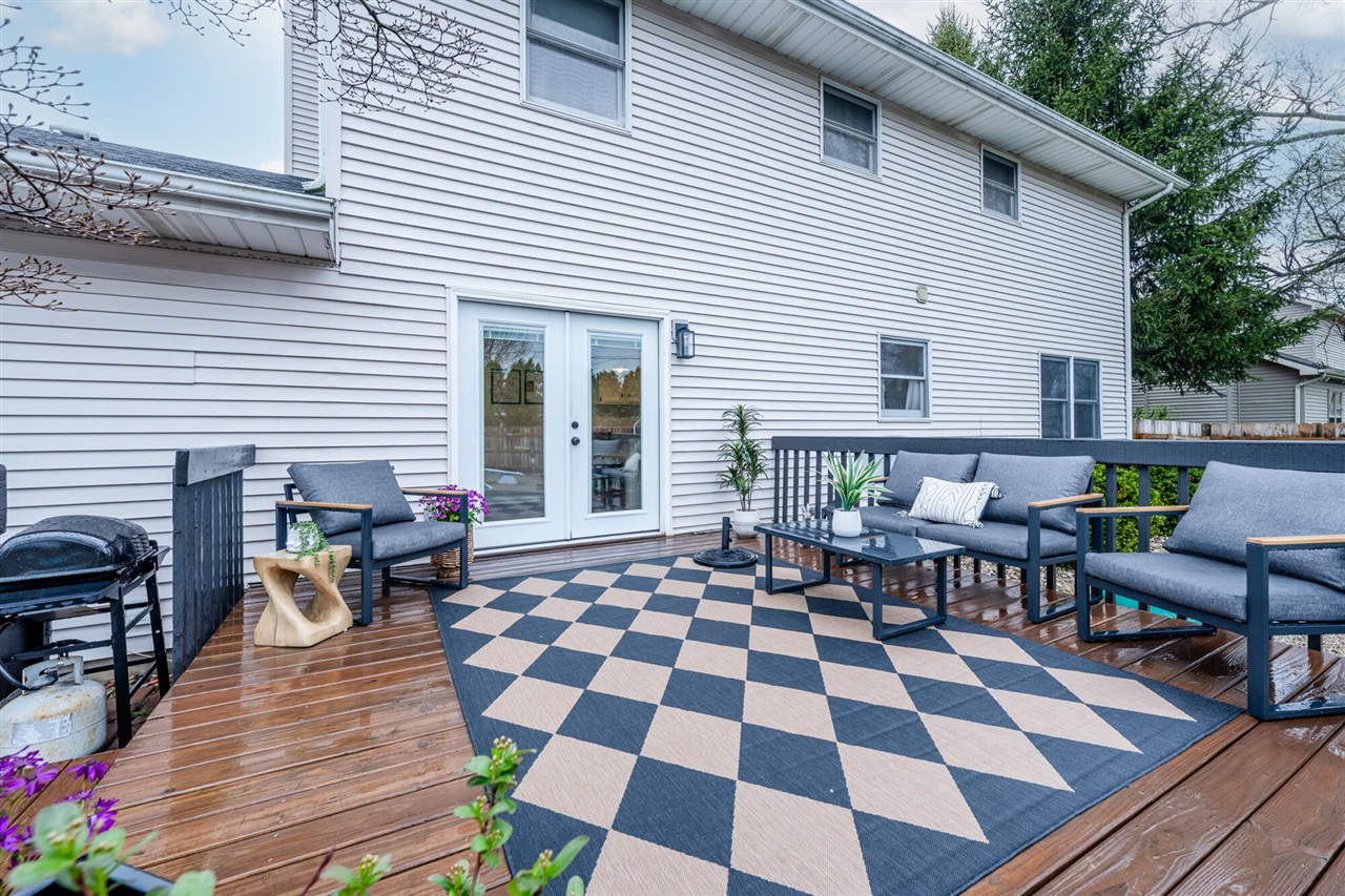 1460 Country Knoll Place, Saint Joseph, MI, 49085-9491